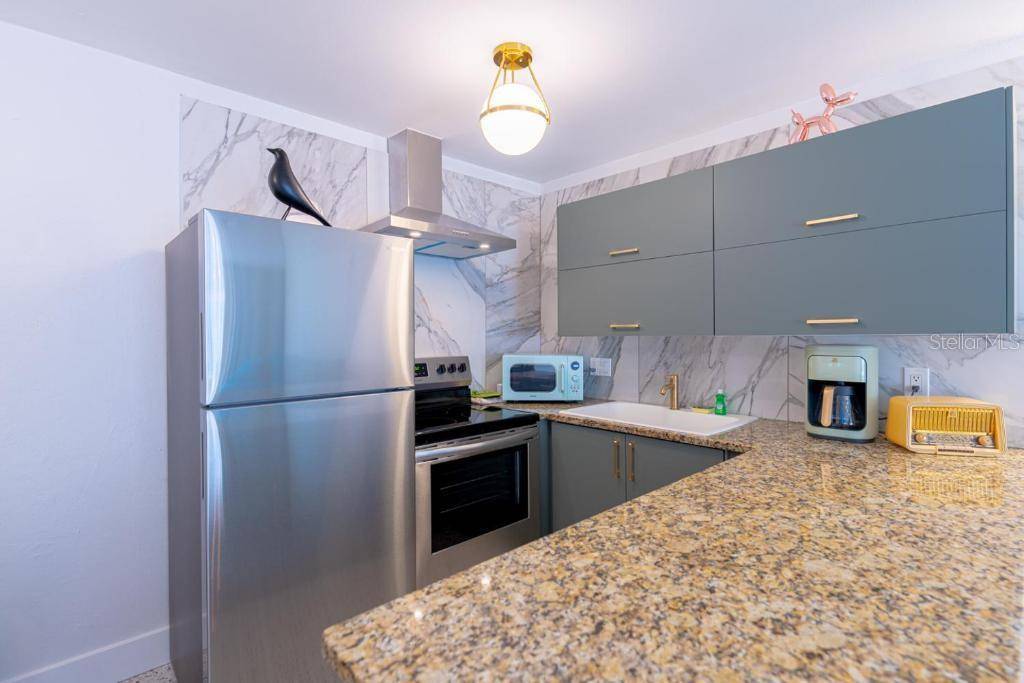 648 POINSETTIA AVE, Clearwater Beach, FL 33767