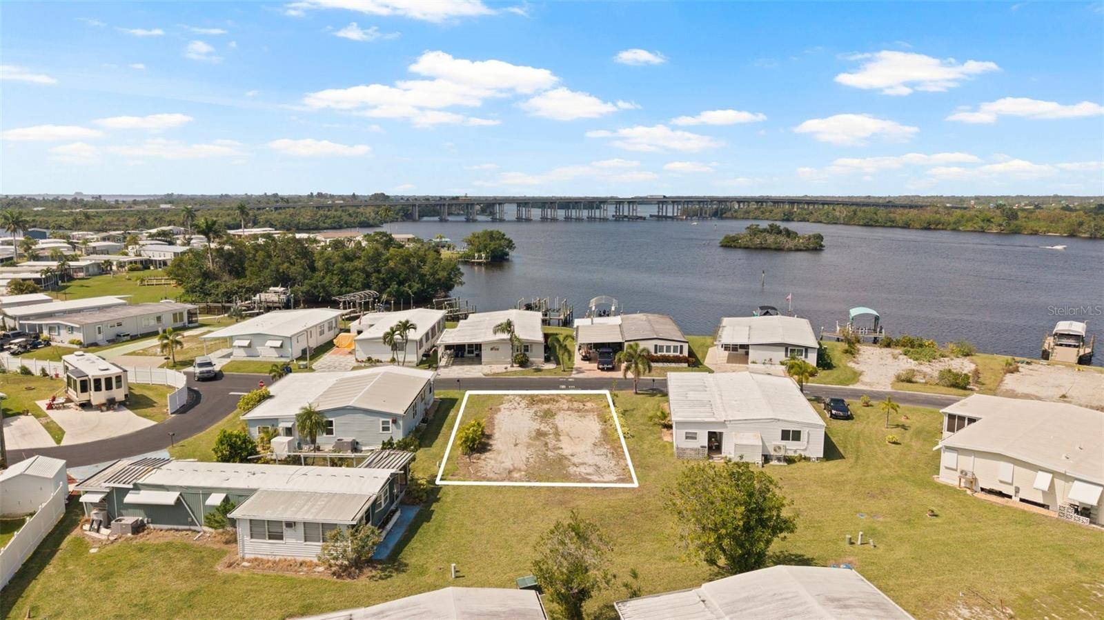362 SHORELAND DR, Fort Myers, FL 33905