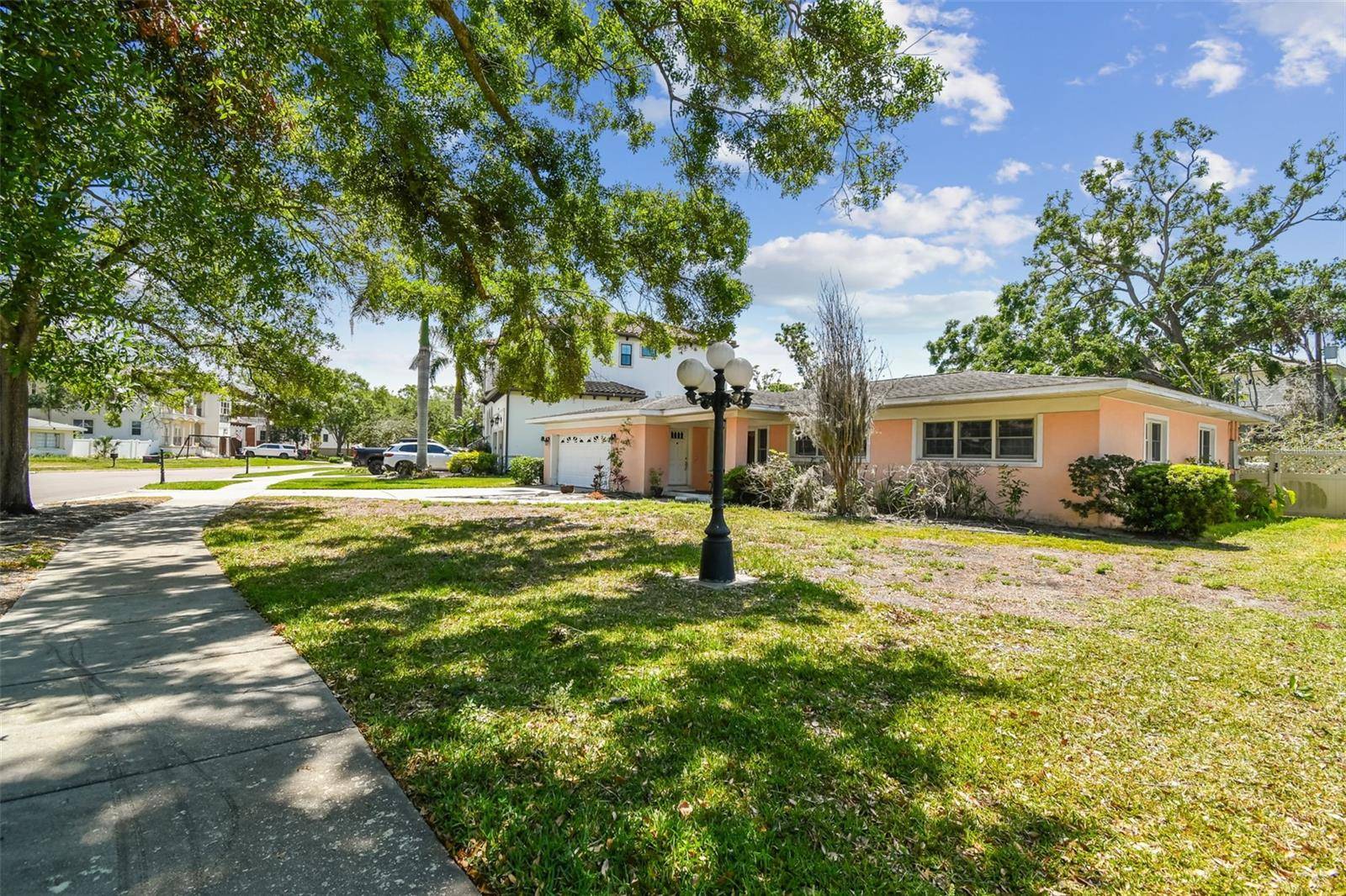 2607 S BRYANT CIR, Tampa, FL 33629