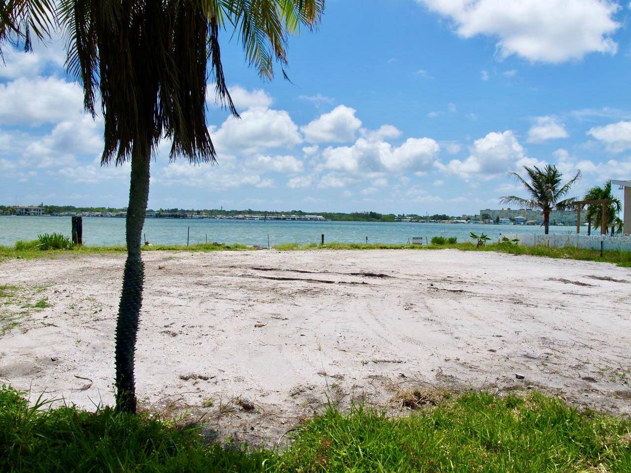 16003 5TH ST E, Redington Beach, FL 33708