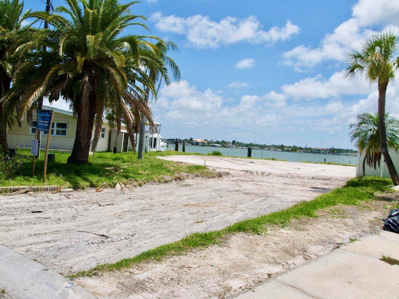 16003 5TH ST E, Redington Beach, FL 33708