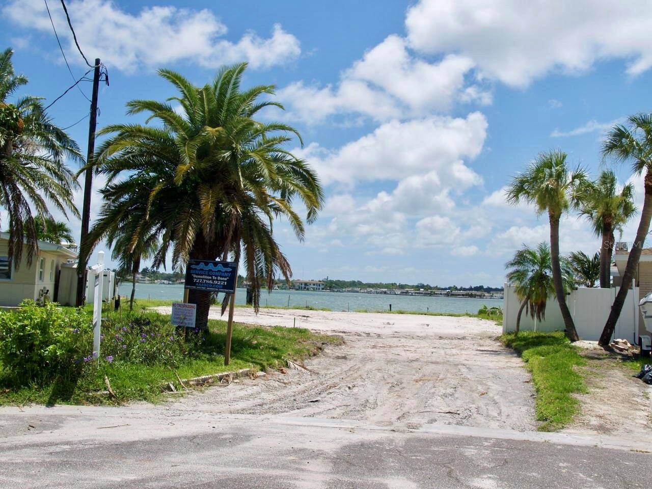 16003 5TH ST E, Redington Beach, FL 33708