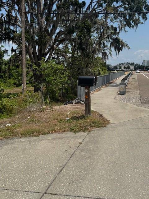 10709 E BAY RD, Gibsonton, FL 33534
