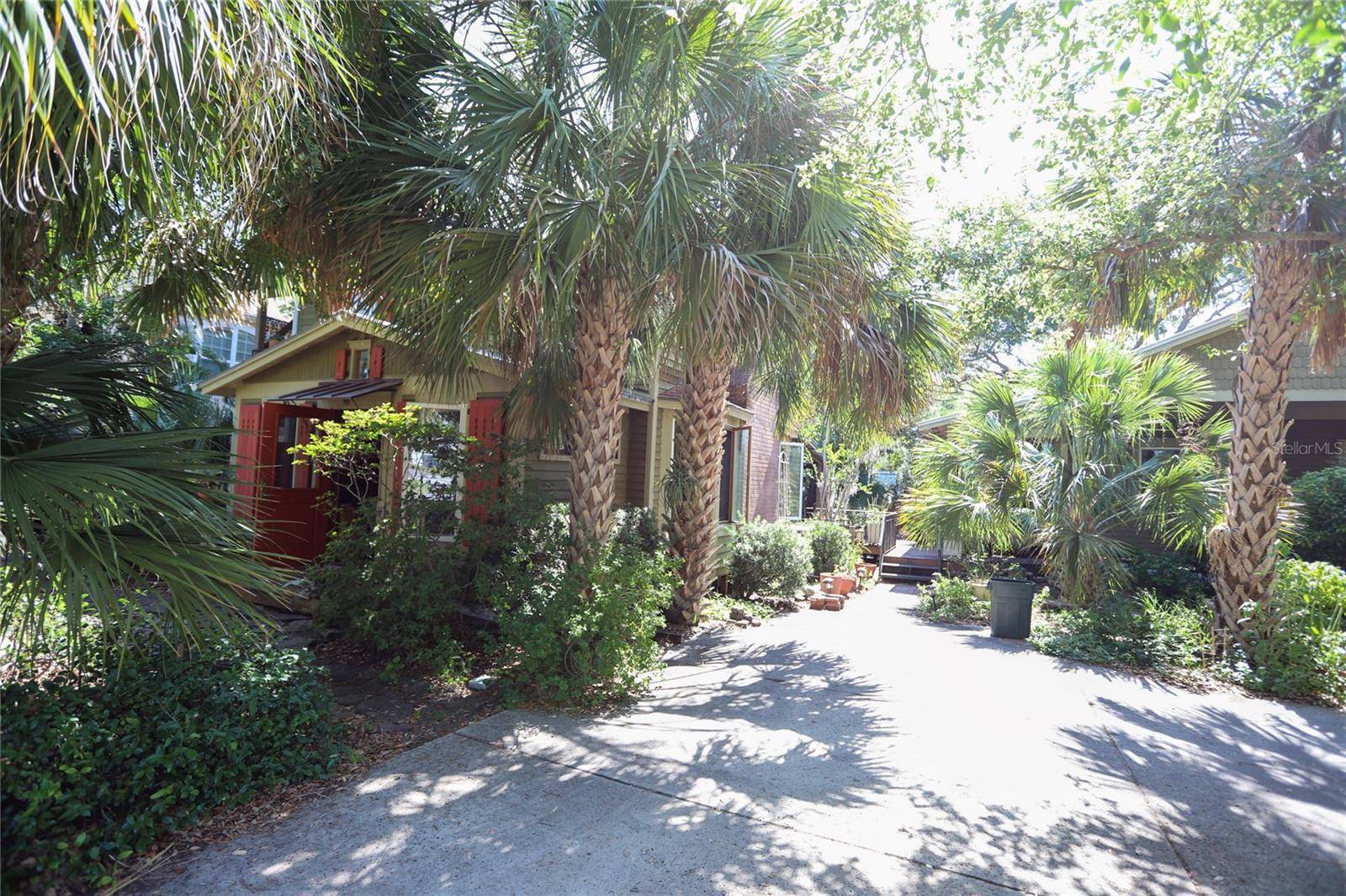 272 ORANGE ST #A-B, Palm Harbor, FL 34683