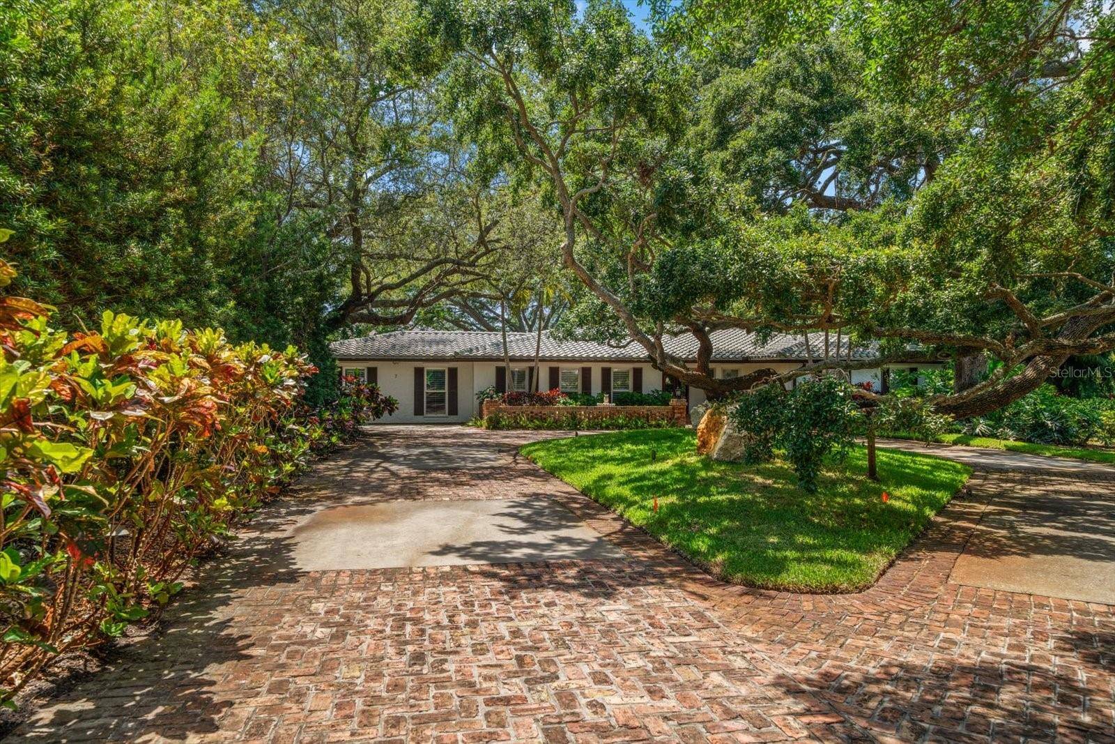 7 ROSERY LN, Belleair, FL 33756