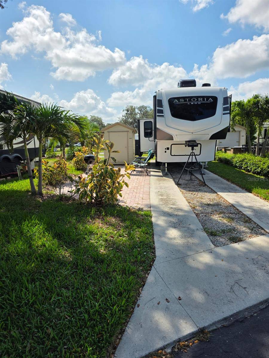 2938 PAR DR #200, Bowling Green, FL 33834