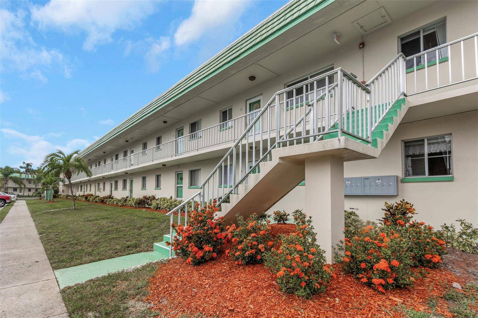 2001 GREENBRIAR BLVD #17, Clearwater, FL 33763