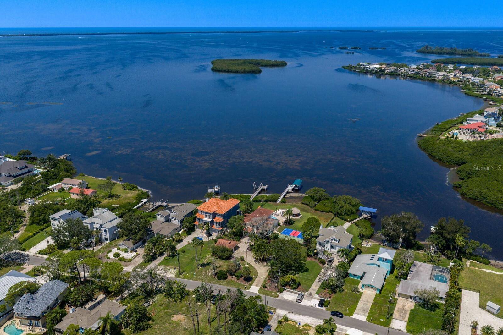 1632 SEA BREEZE DR, Tarpon Springs, FL 34689