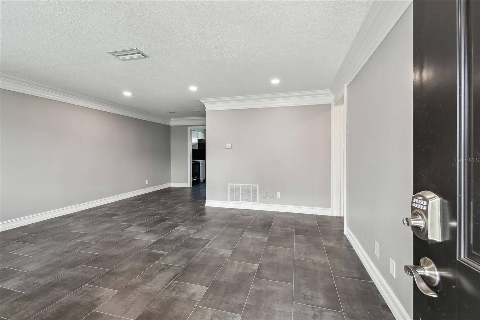 2942 W BAY DR #24, Belleair Bluffs, FL 33770
