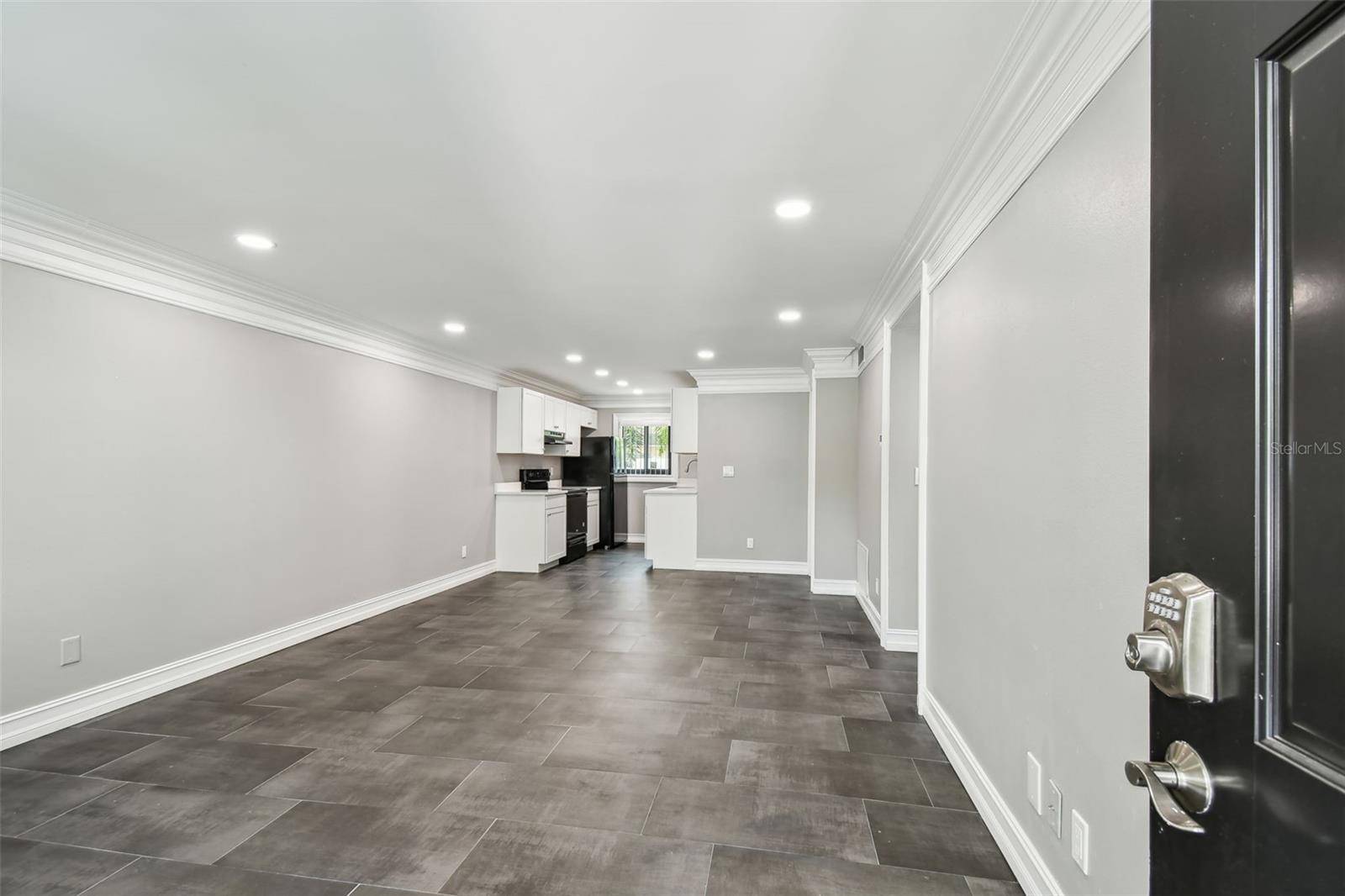 2942 W BAY DR #2, Belleair Bluffs, FL 33770