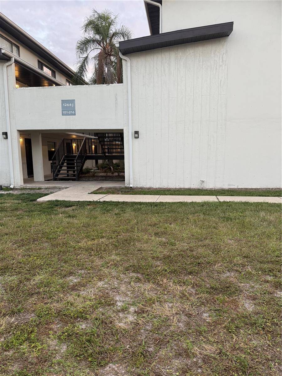 1264 113TH AVE #J102, Tampa, FL 33612