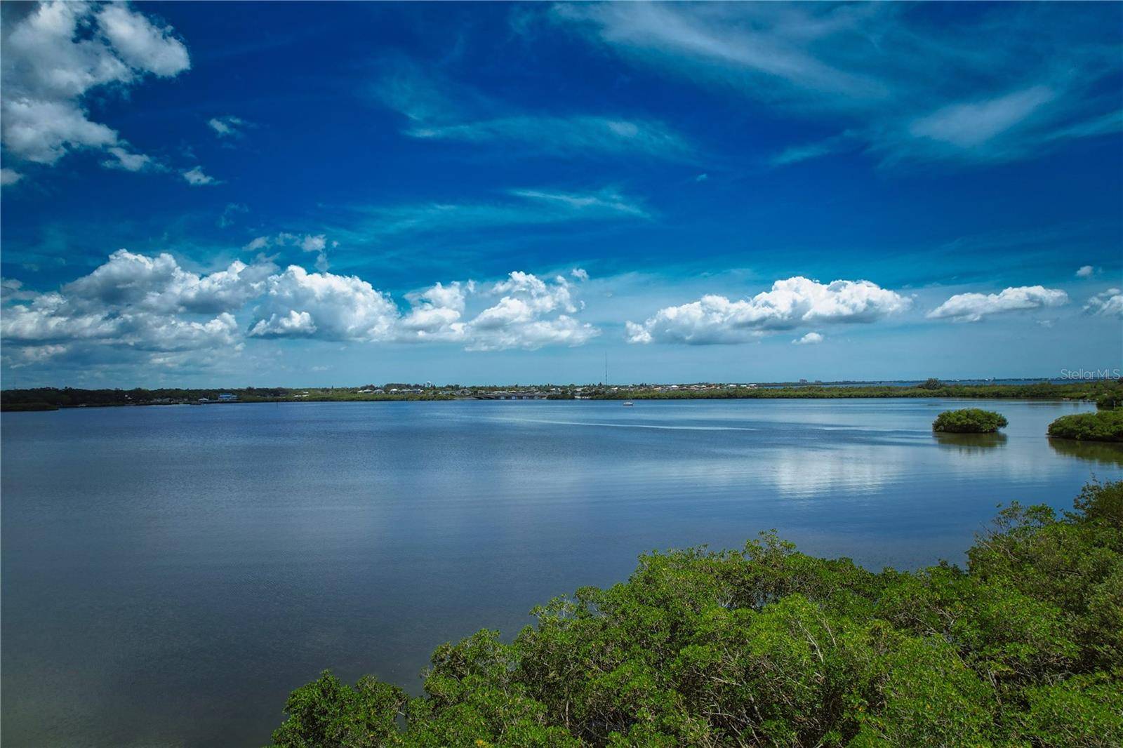 160 BAYSHORE DR, Terra Ceia, FL 34250