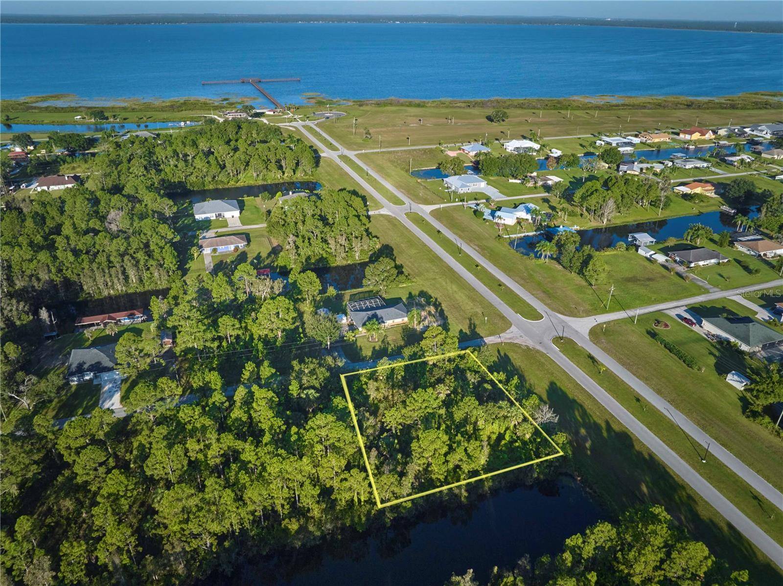 2 AMARYLLIS DR, Indian Lake Estates, FL 33855