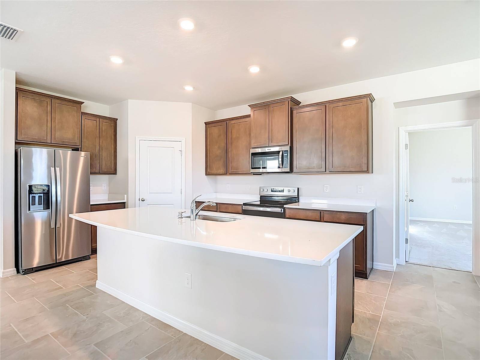 10471 BRIDGEGATE HEIGHTS LOOP, San Antonio, FL 33576