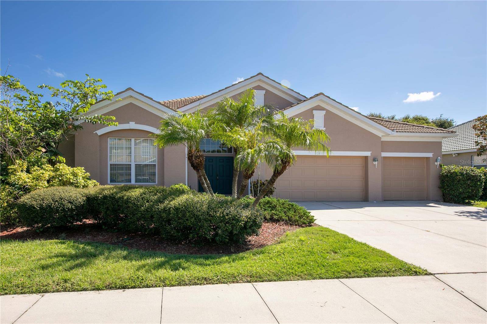 1679 PINYON PINE DR, Sarasota, FL 34240