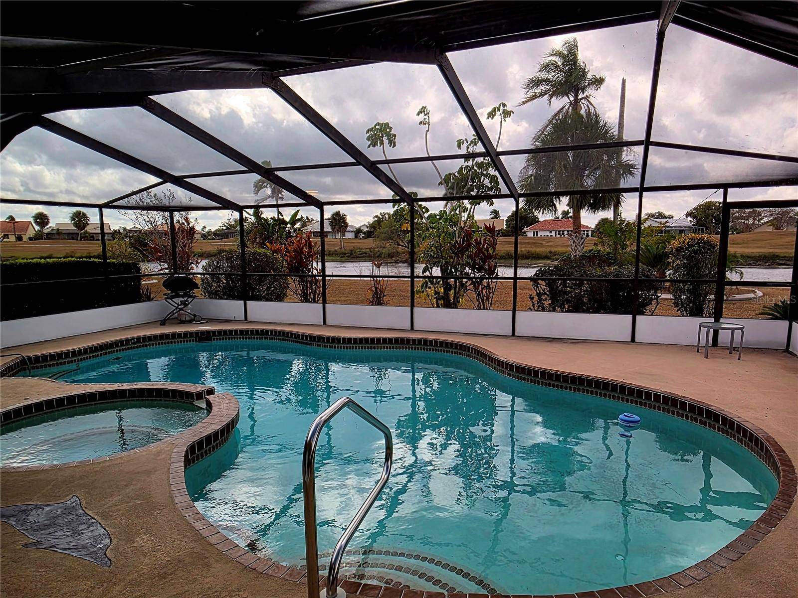 1924 NEW BEDFORD DR, Sun City Center, FL 33573