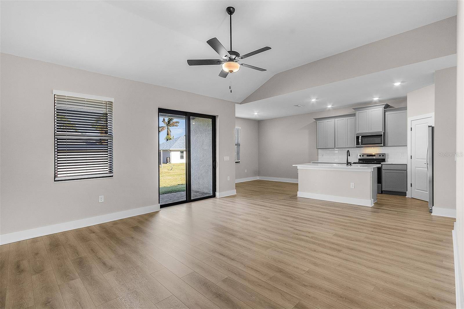 13515 WALDEN SHEFFIELD RD, Dover, FL 33527