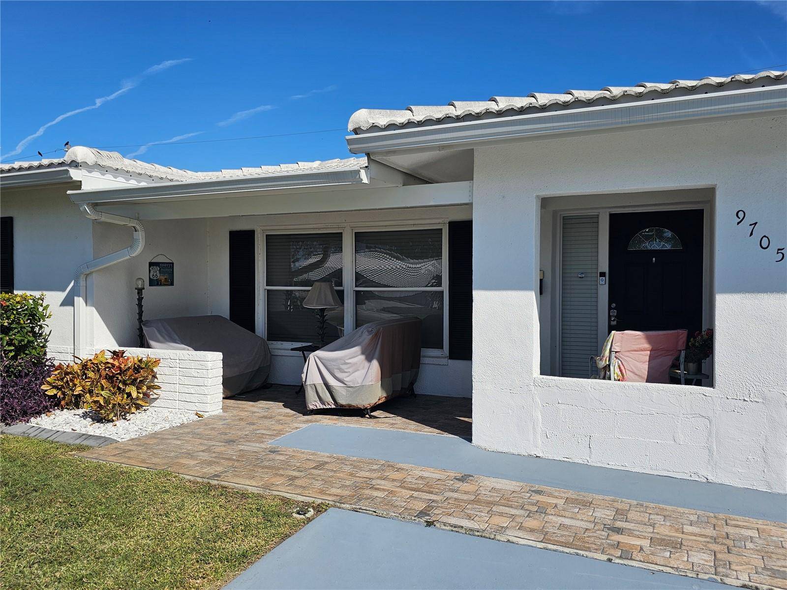 9705 MAINLANDS BLVD W, Pinellas Park, FL 33782