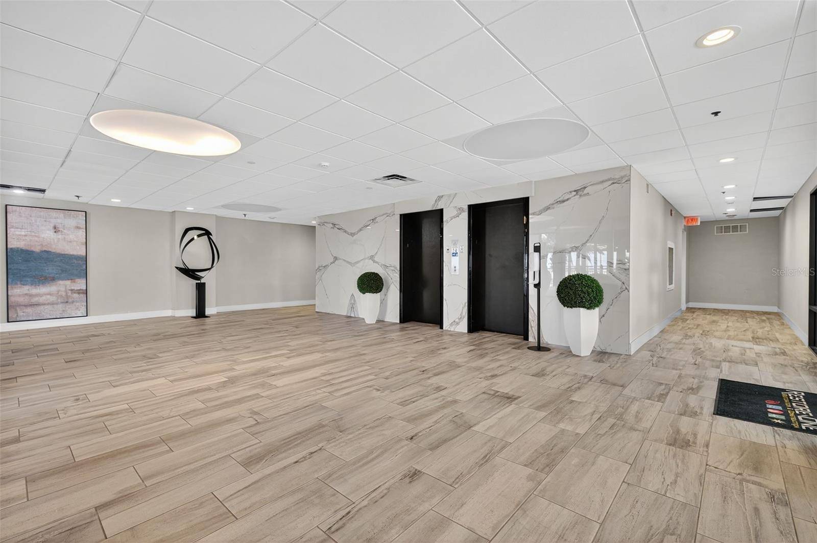 7600 BAYSHORE DR #902, Treasure Island, FL 33706