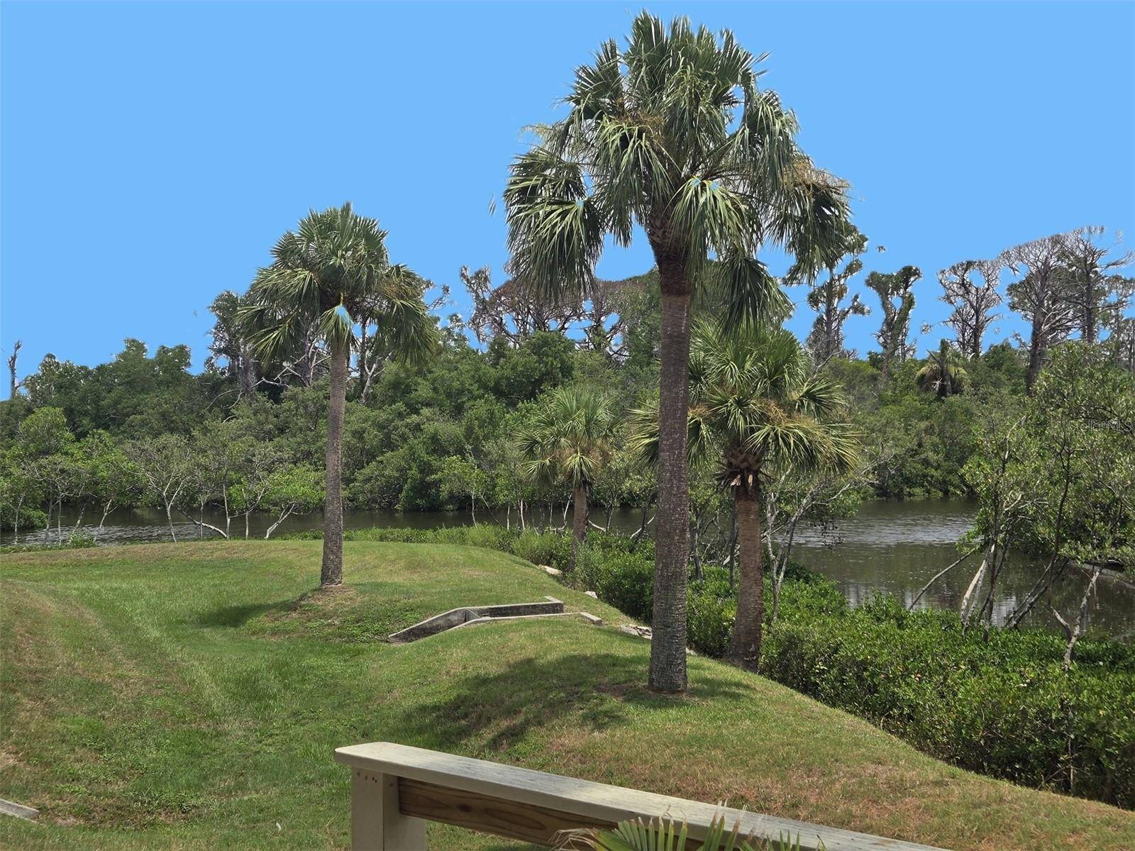 1673 SEASCAPE CIR #102, Tarpon Springs, FL 34689