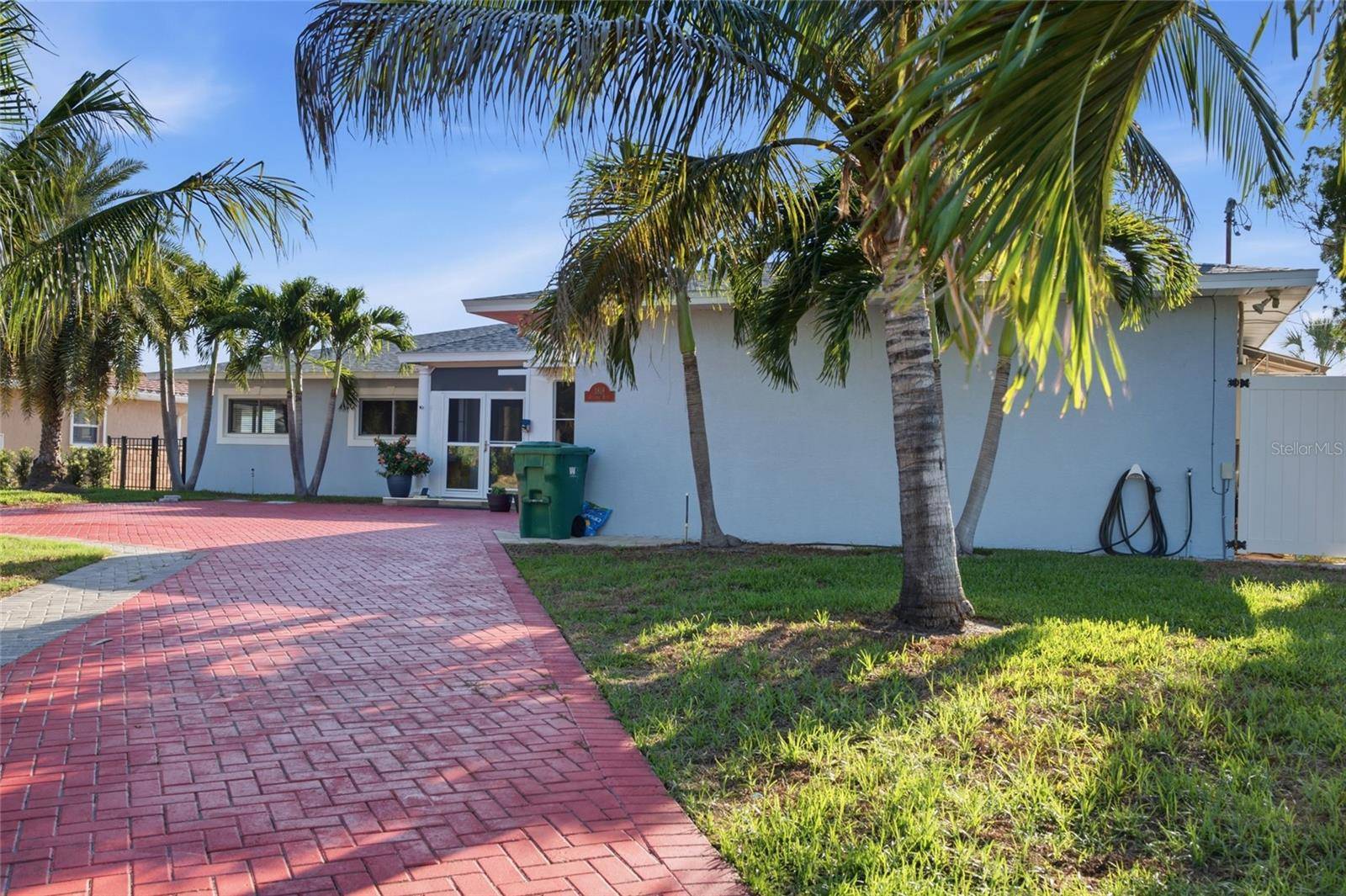 1818 DOLPHIN BLVD S, St Petersburg, FL 33707