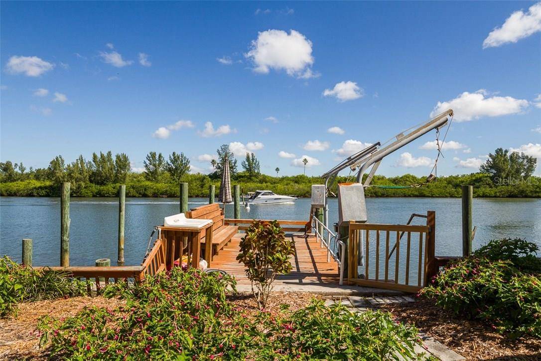 18521 GULF BLVD, Indian Shores, FL 33785