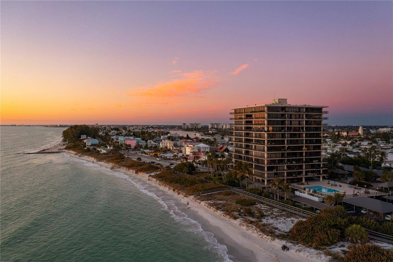 7650 BAYSHORE DR #401, Treasure Island, FL 33706