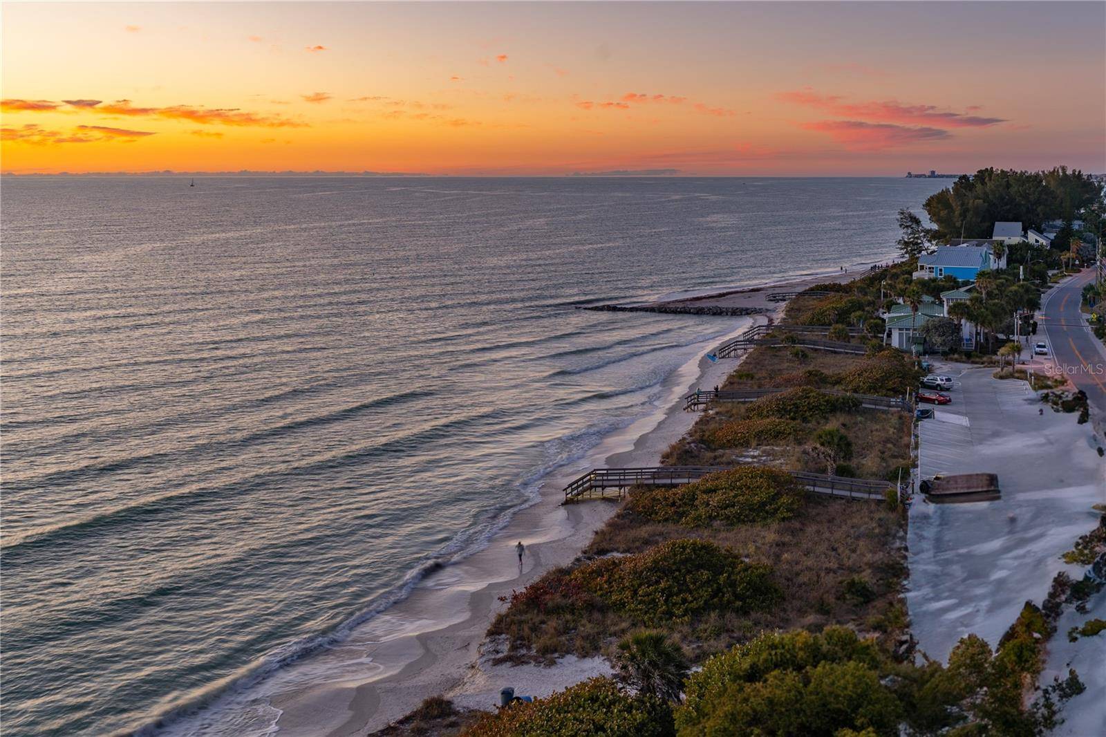 7650 BAYSHORE DR #401, Treasure Island, FL 33706