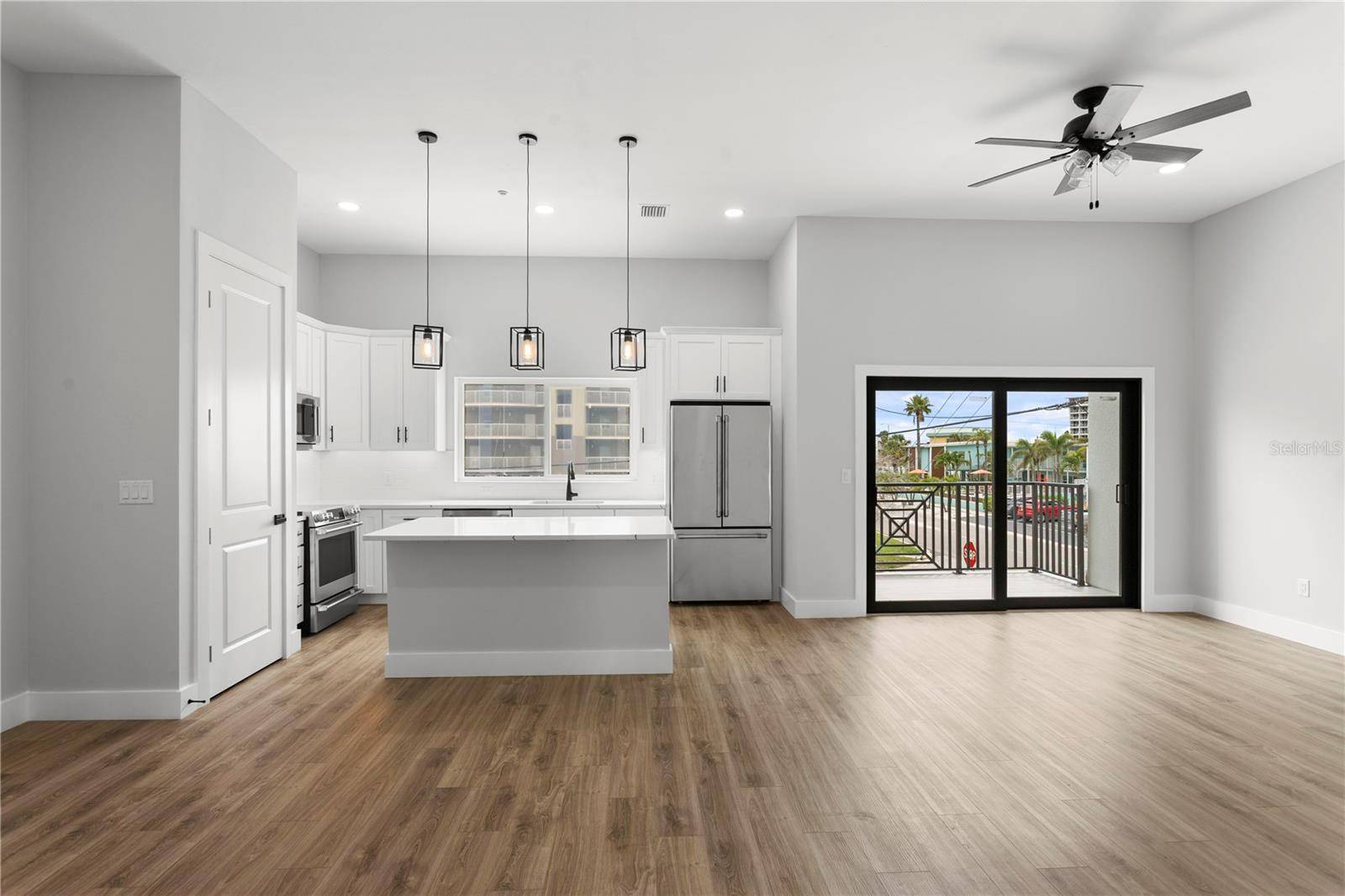 11605 1ST ST E #B3, Treasure Island, FL 33706