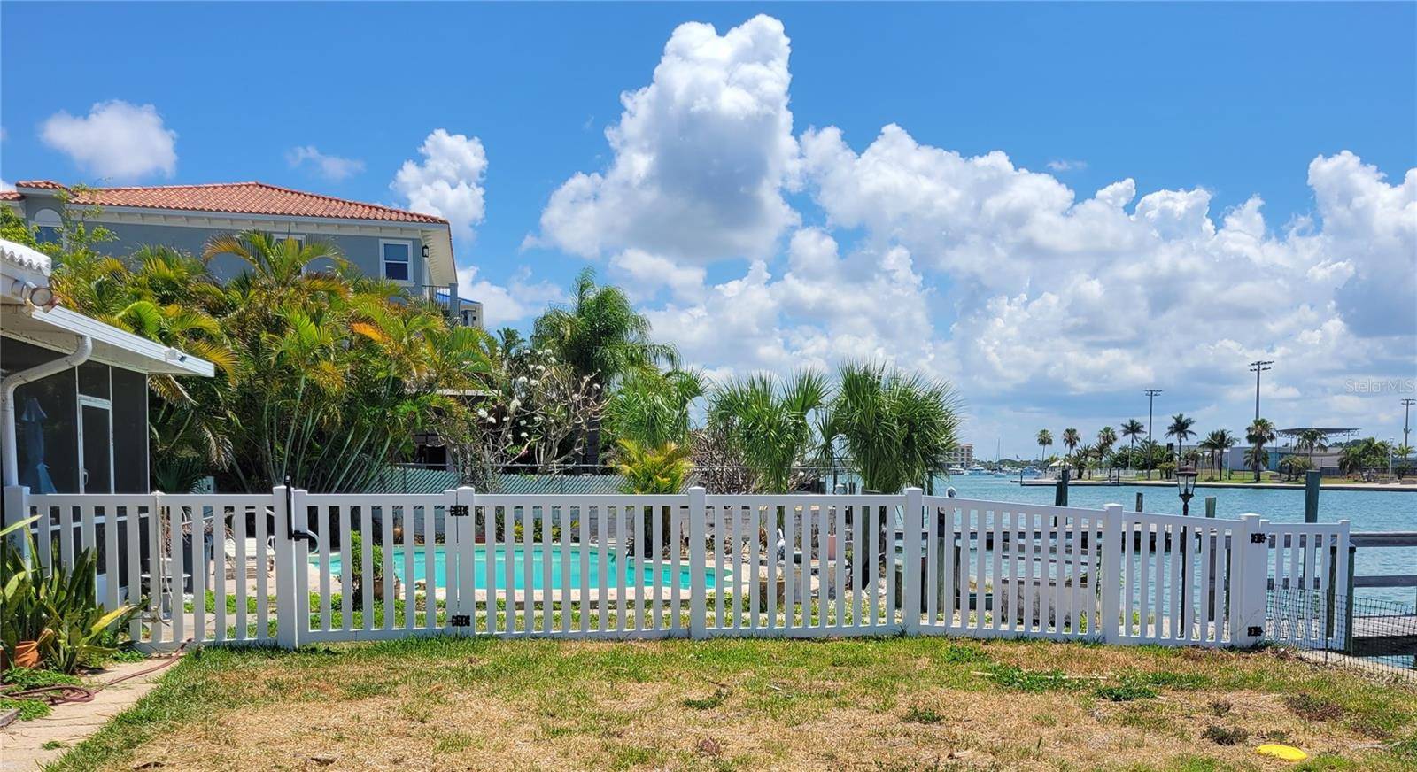 15318 HARBOR DR, Madeira Beach, FL 33708