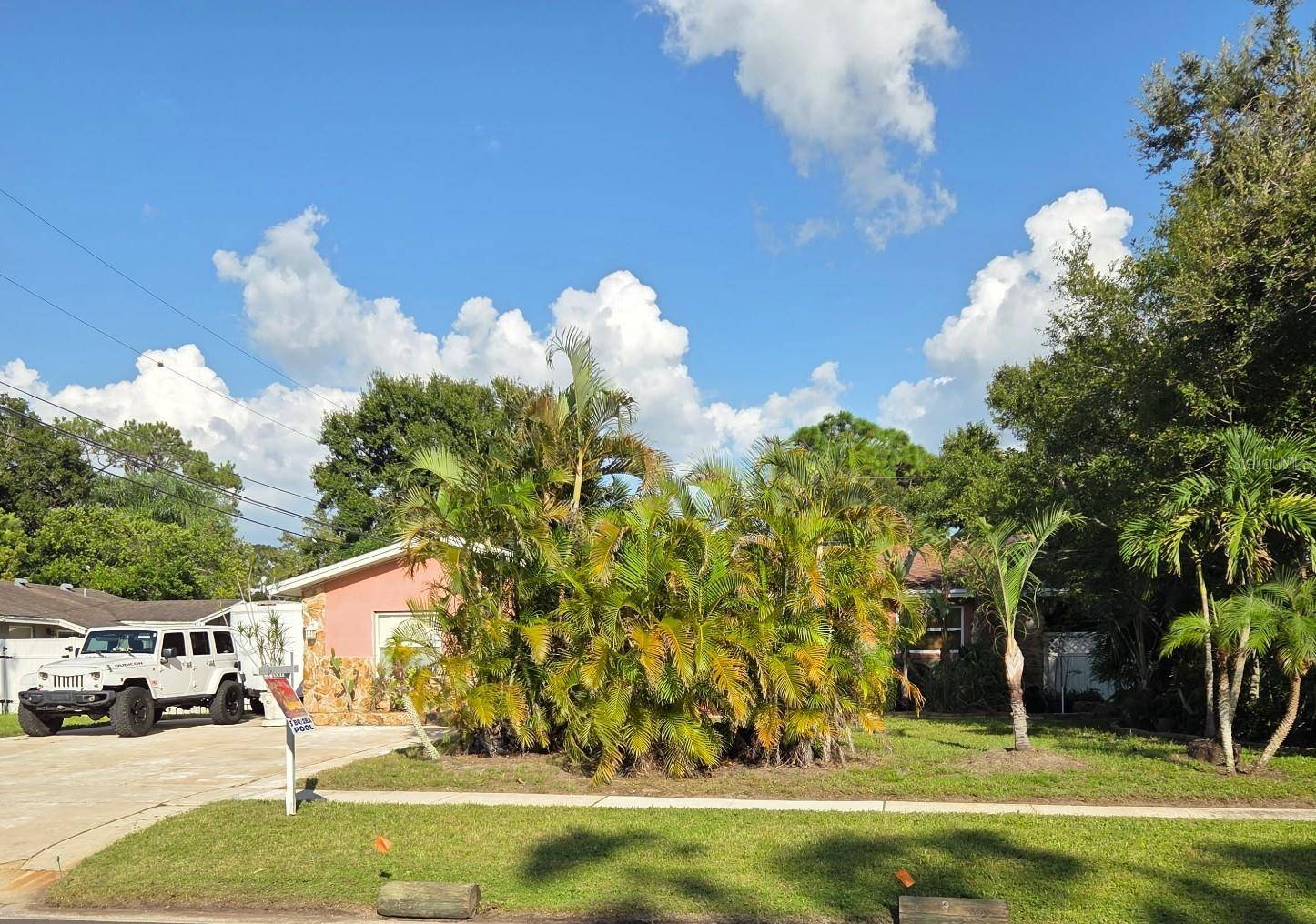 8665 MOCKINGBIRD LN, Seminole, FL 33777