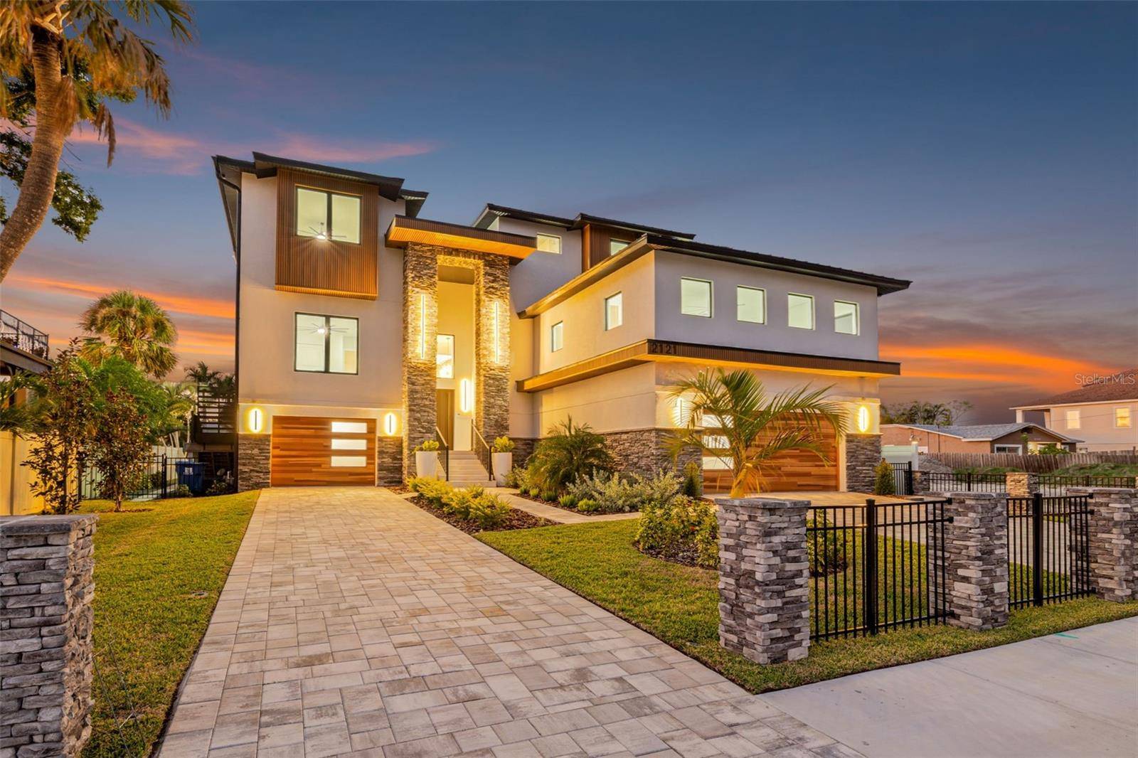 2121 BAYOU GRANDE BLVD NE, St Petersburg, FL 33703