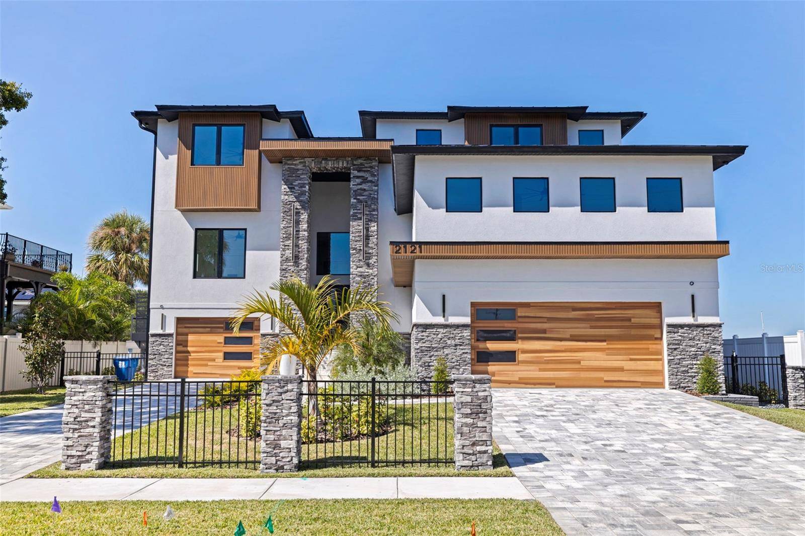 2121 BAYOU GRANDE BLVD NE, St Petersburg, FL 33703