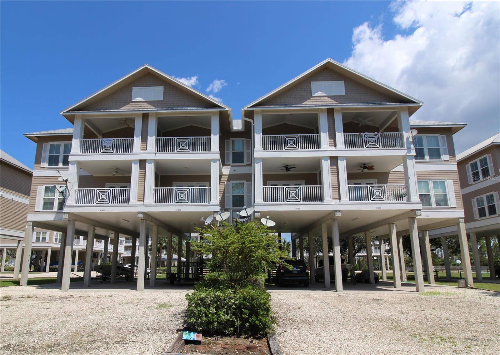 221 3RD AVE E #F-102, Horseshoe Beach, FL 32648