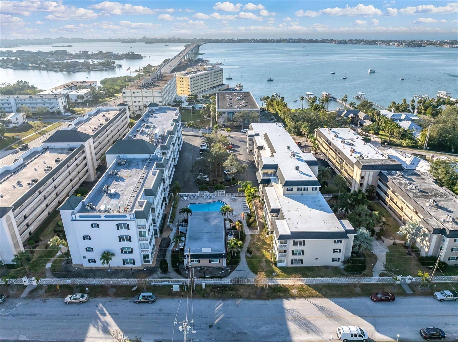 155 BLUFF VIEW DR #103, Belleair Bluffs, FL 33770