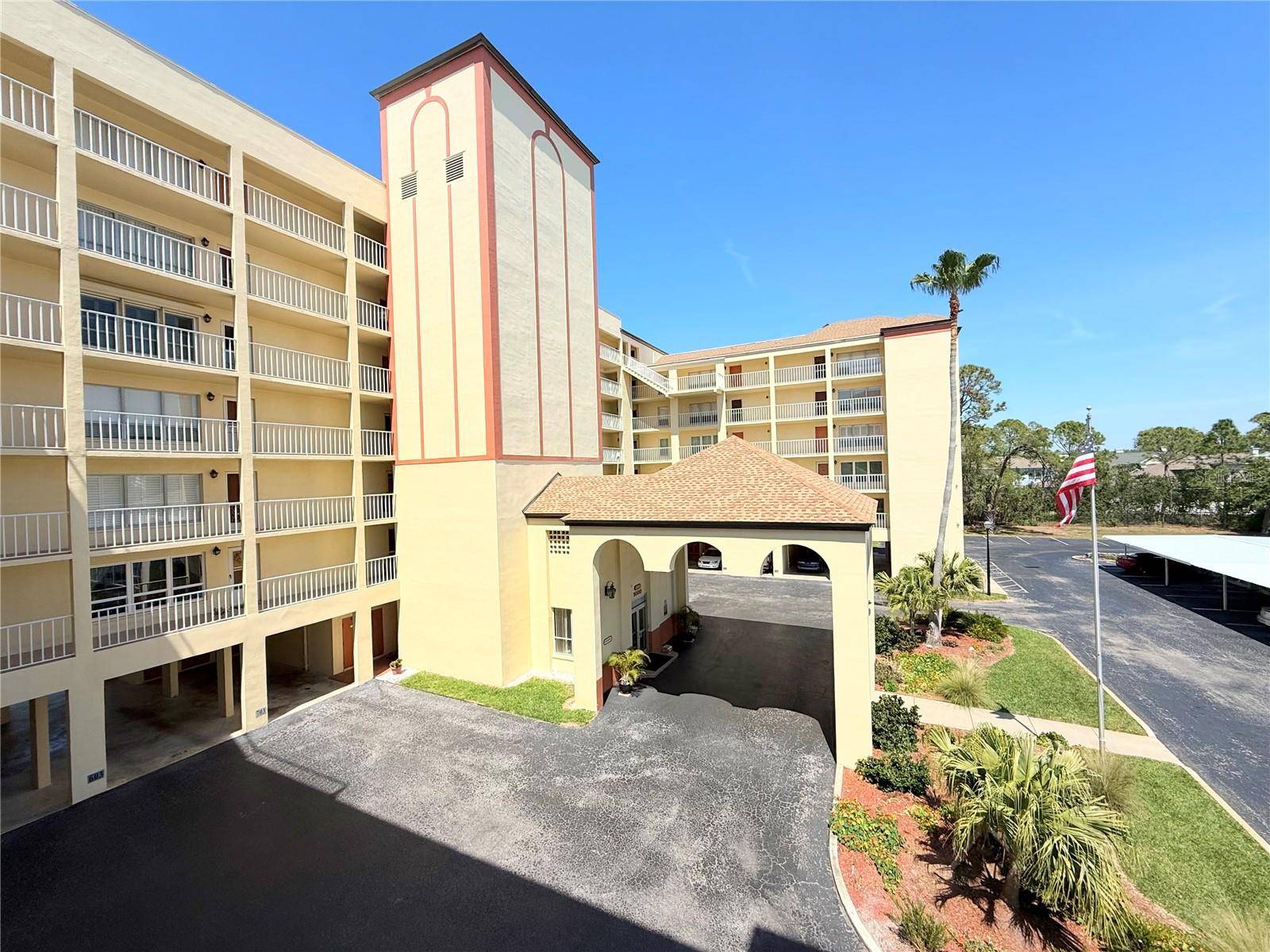 9000 COMMODORE DR #302, Seminole, FL 33776