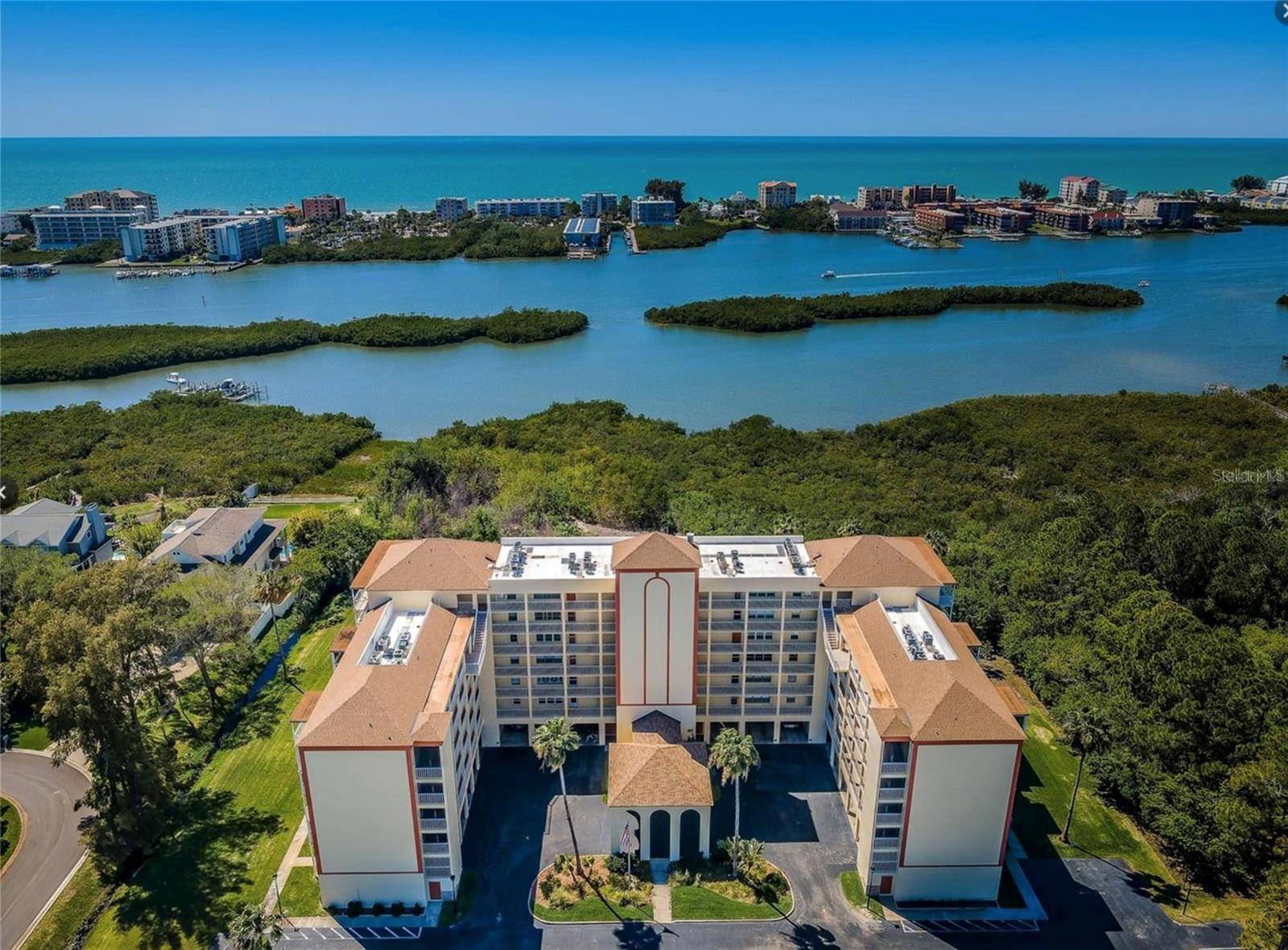 9000 COMMODORE DR #302, Seminole, FL 33776