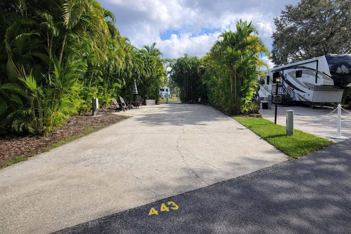 443 WATERWAY DR, Lake Wales, FL 33898