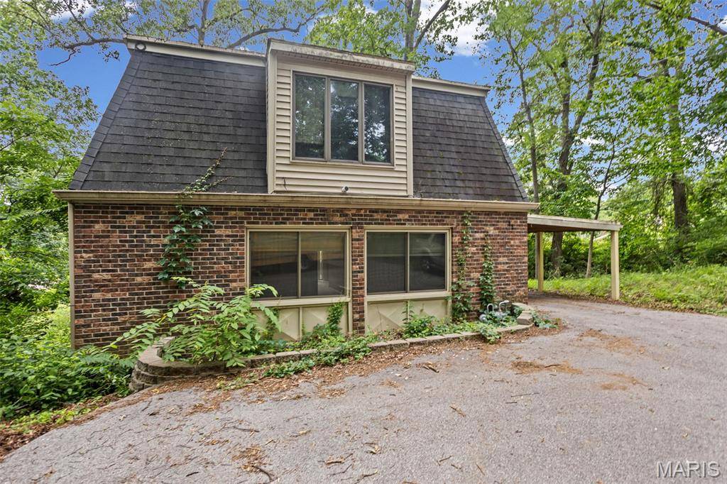12 Johnson PL, Belleville, IL 62223