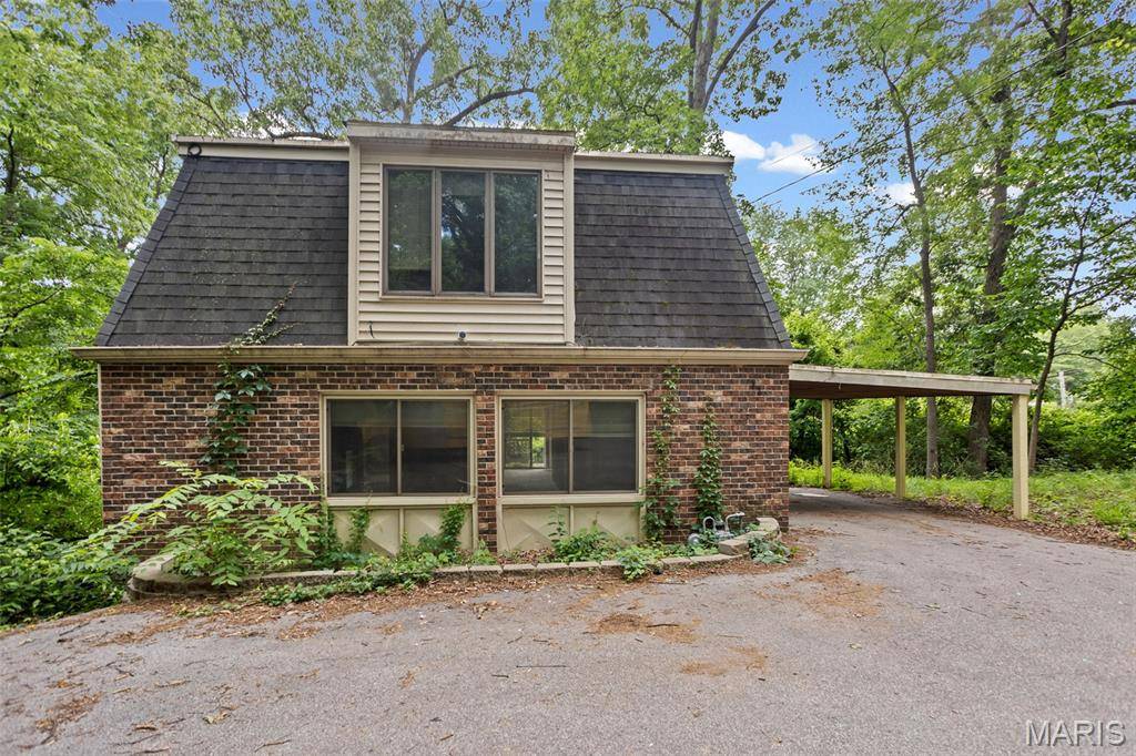 12 Johnson PL, Belleville, IL 62223