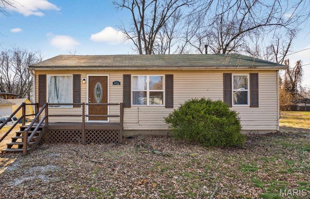 512 Belvedere DR, Belleville, IL 62223