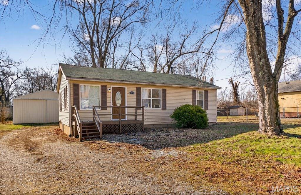 512 Belvedere DR, Belleville, IL 62223