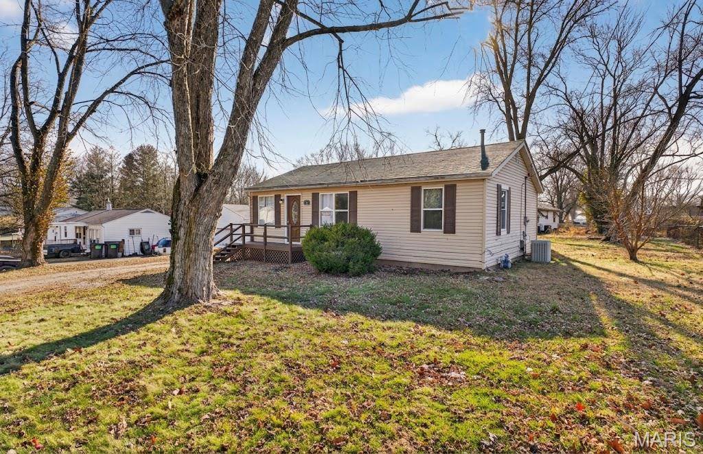 512 Belvedere DR, Belleville, IL 62223
