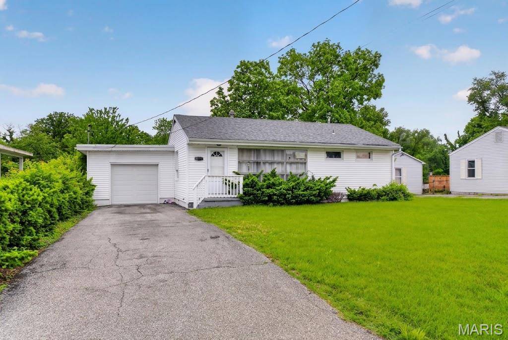 109 Cascade DR, Belleville, IL 62223