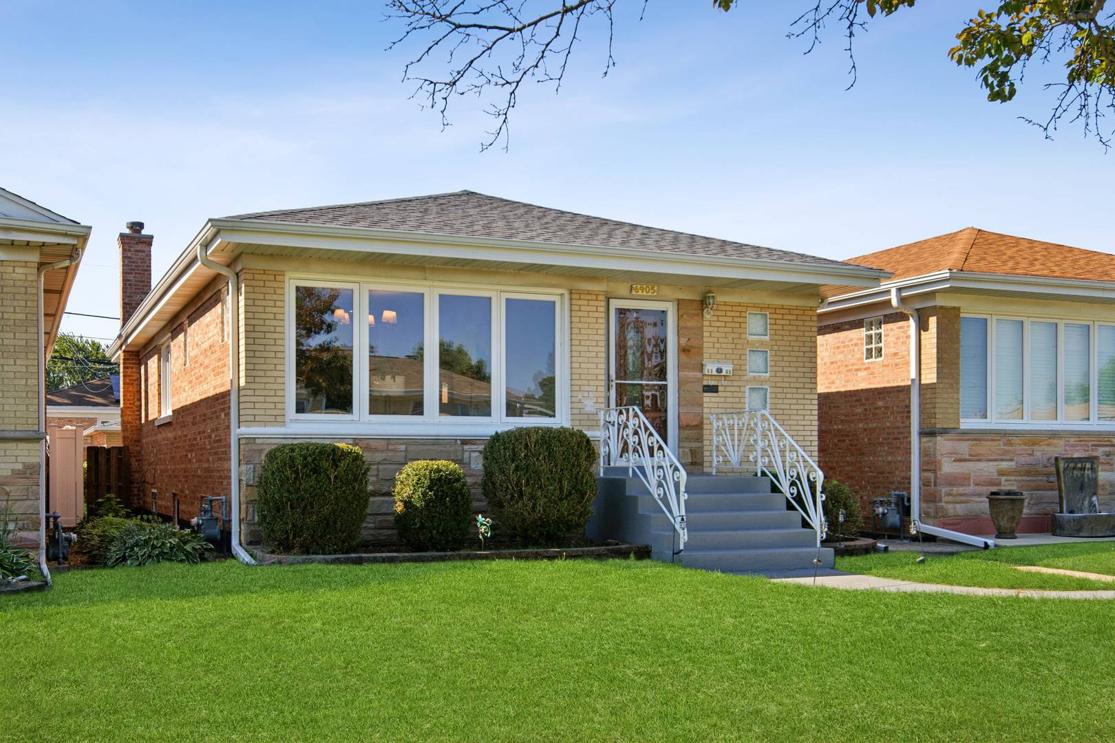 6905 W Leland AVE, Harwood Heights, IL 60706