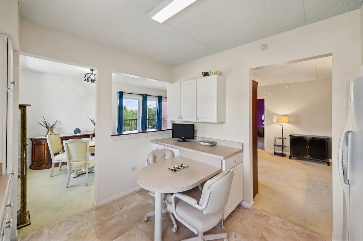 7400 Lincoln AVE #504, Skokie, IL 60076