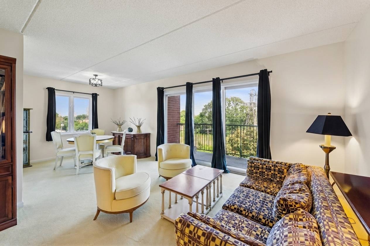 7400 Lincoln AVE #504, Skokie, IL 60076