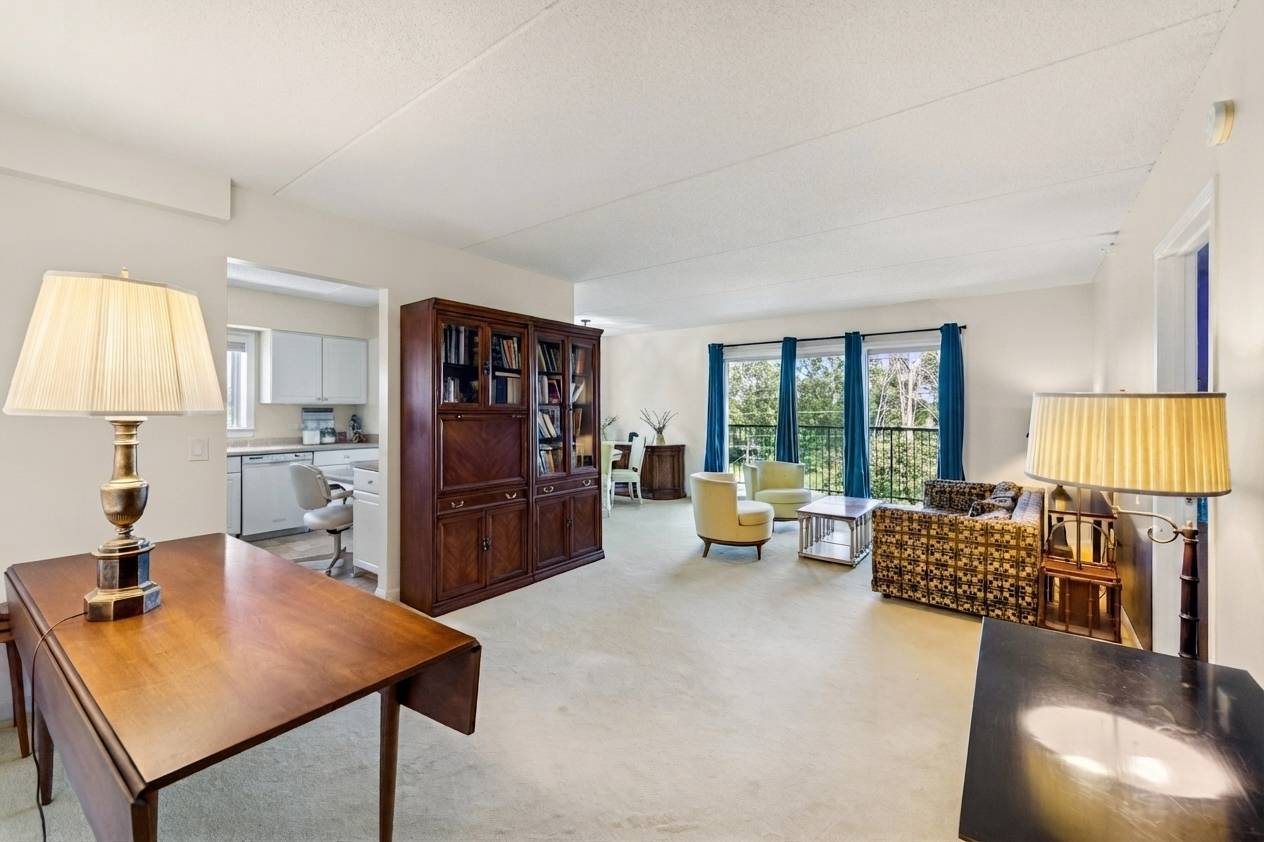 7400 Lincoln AVE #504, Skokie, IL 60076