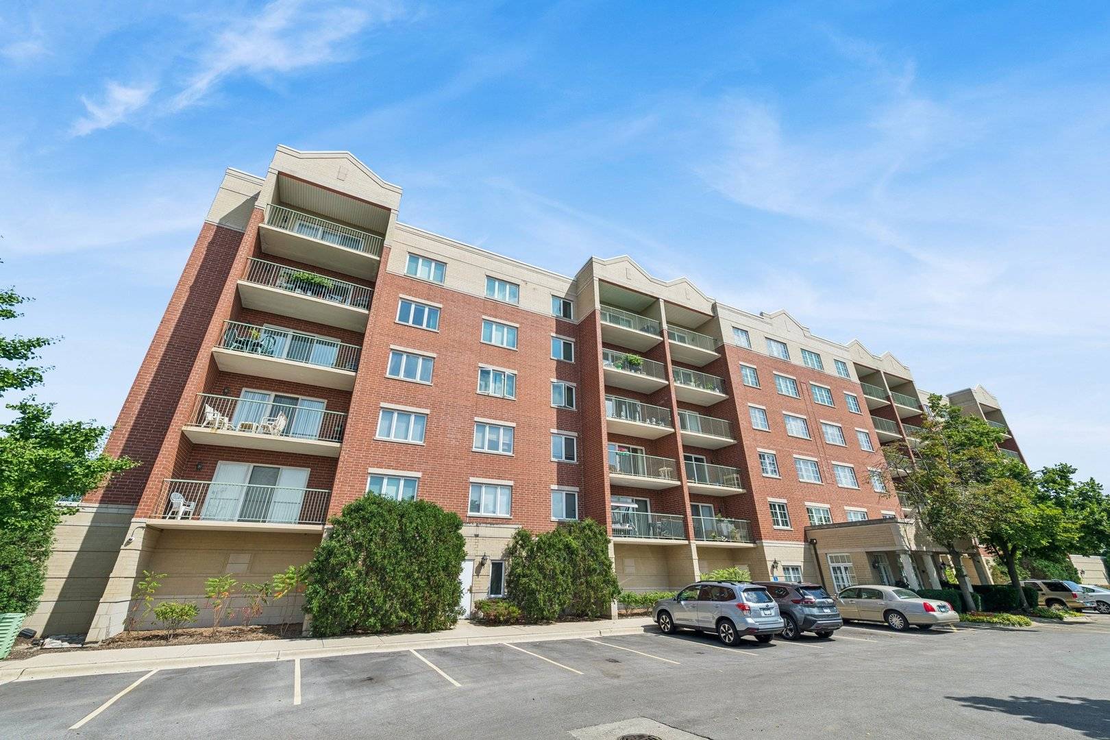 7400 Lincoln AVE #504, Skokie, IL 60076