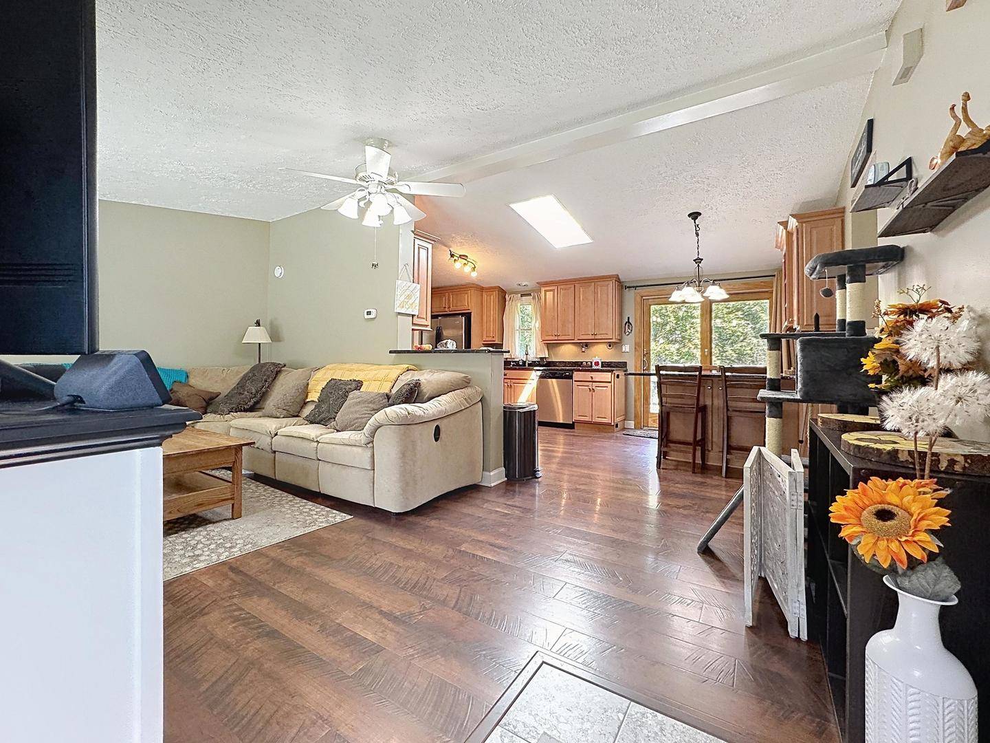 1810 Louise ST, Crystal Lake, IL 60014